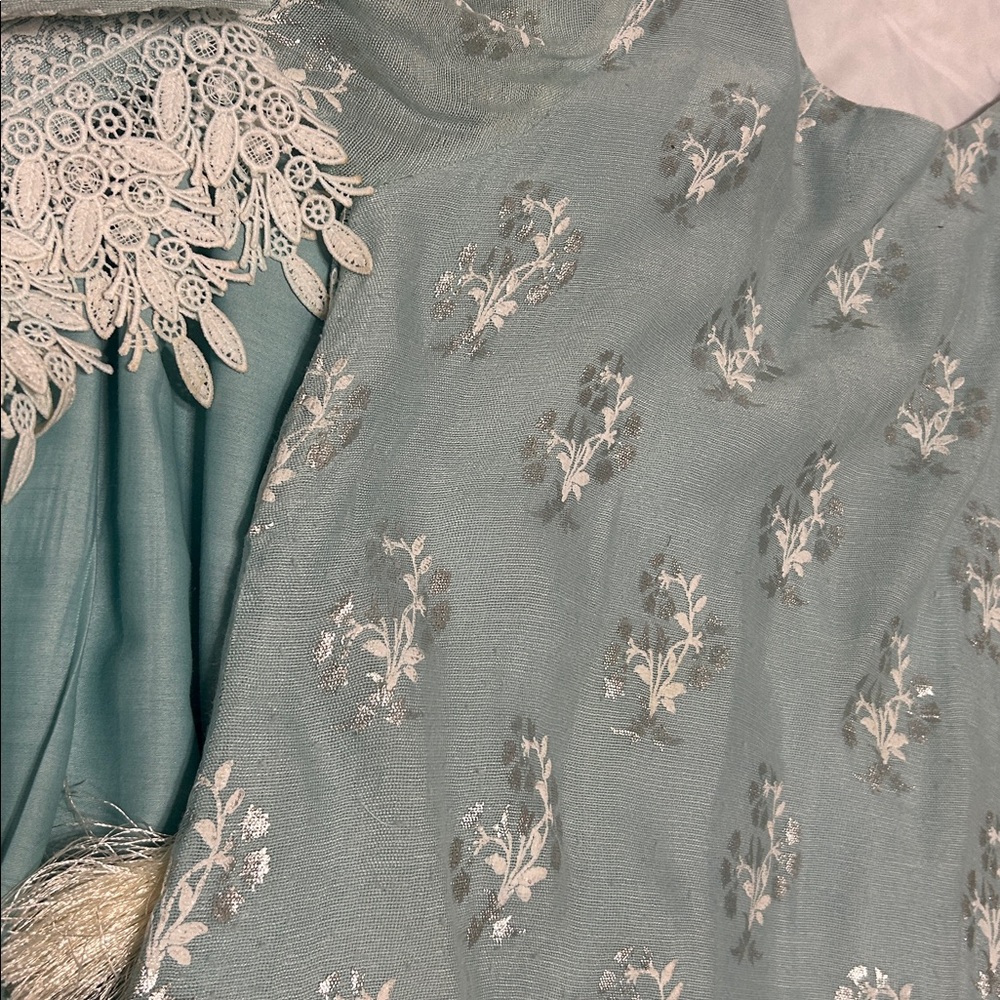 Shalwar kameez green white anarkali style with organza duppatta trousers. S - Picture 13 of 17